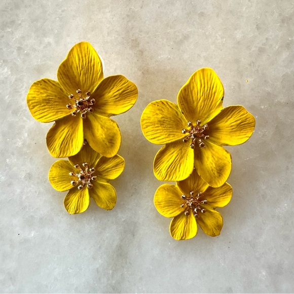 🌼Anthro Blossom Earrings in Goldenrod🌼 - Picture 2 of 4